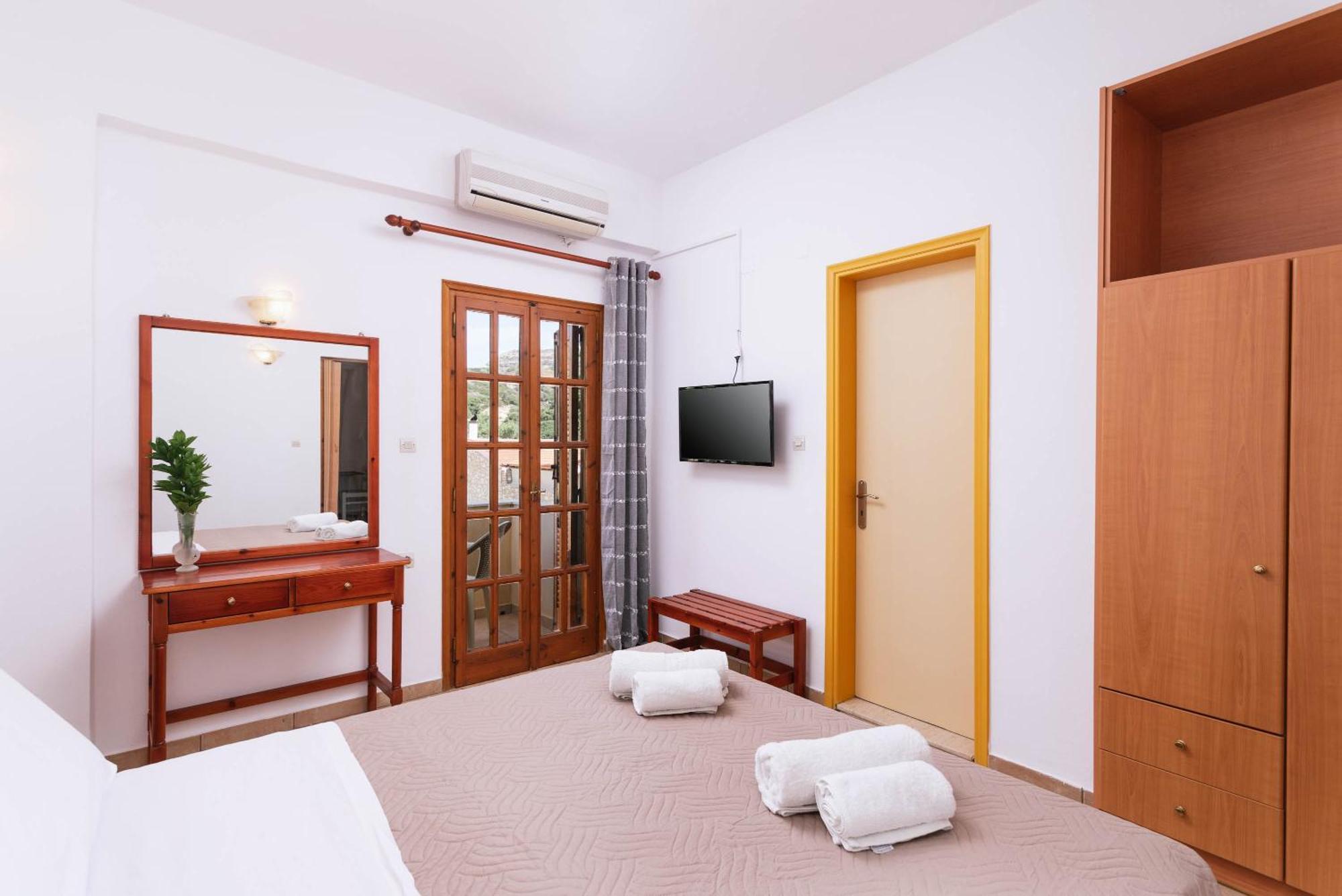 Matala Bay Hotel & Apartments Стая снимка