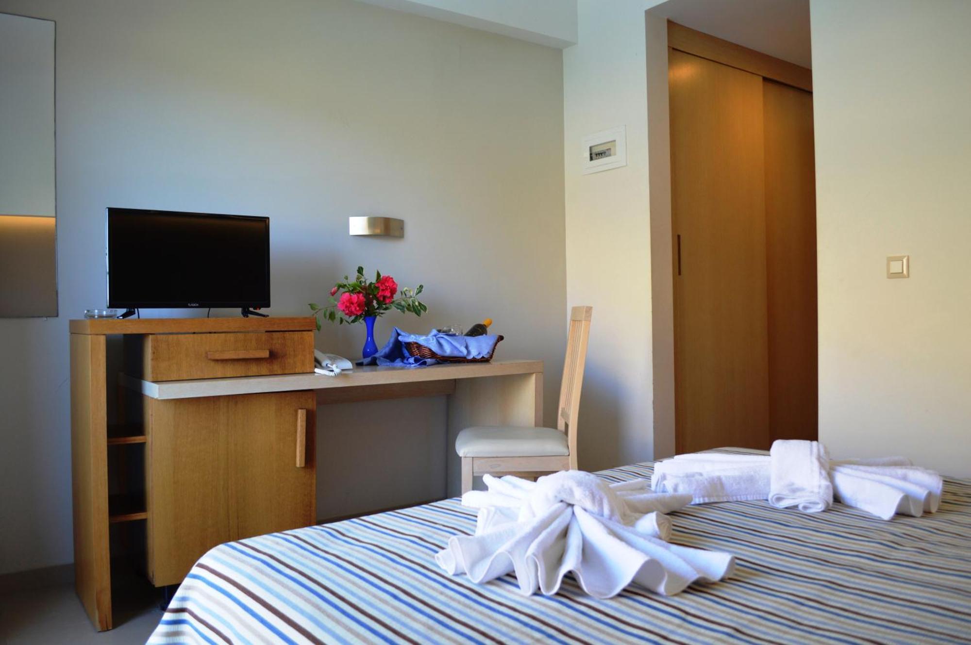 Matala Bay Hotel & Apartments Стая снимка
