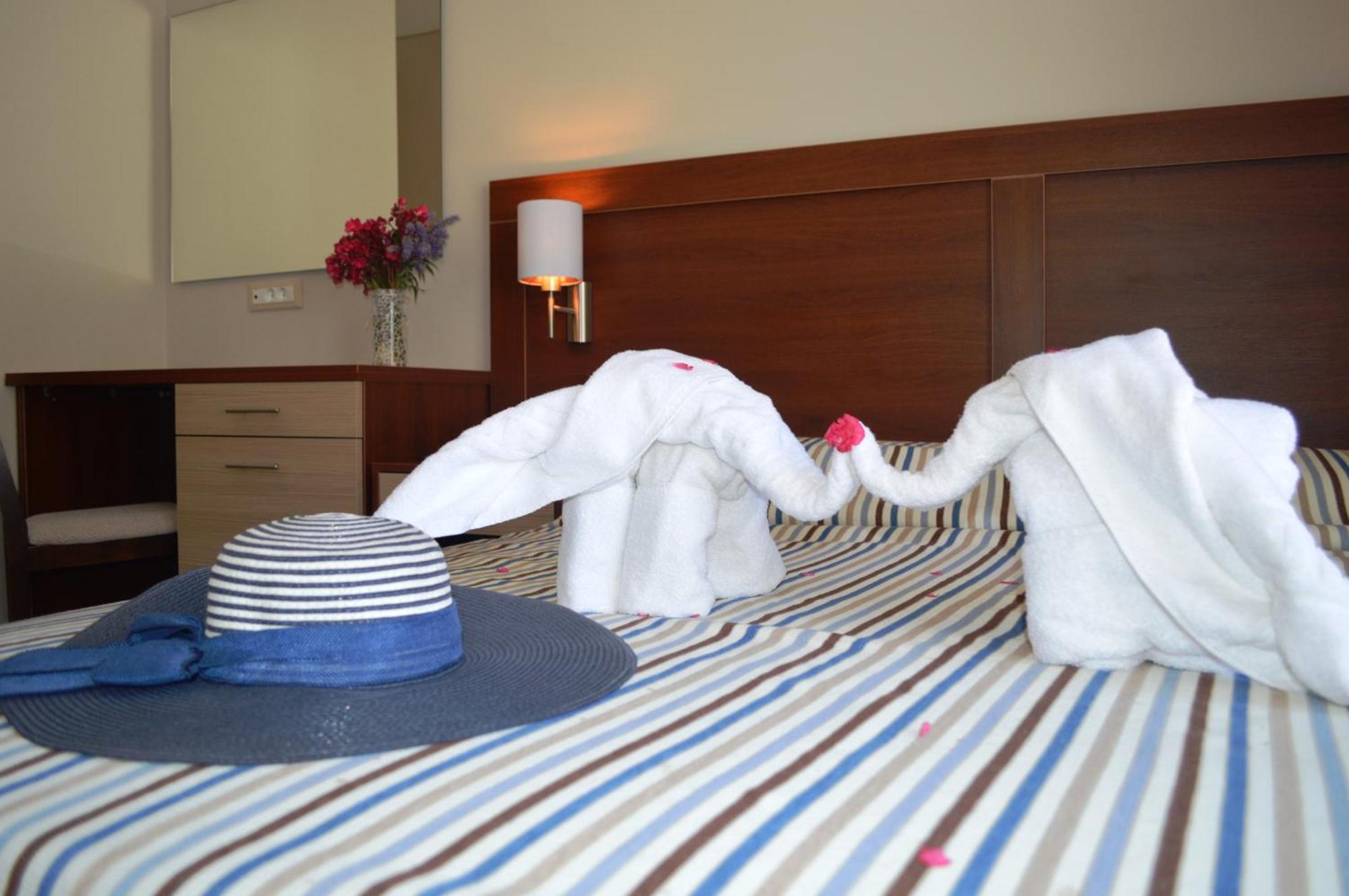 Matala Bay Hotel & Apartments Стая снимка